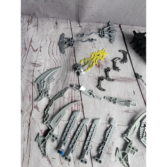 Lego Bionicle Weapons Lot 30 Assorted Pieces - Picture 4 of 5